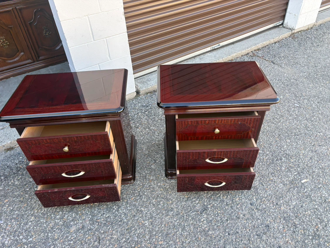 Free delivery used Pair of Mahogany Finish Bedside Tables - photo 5