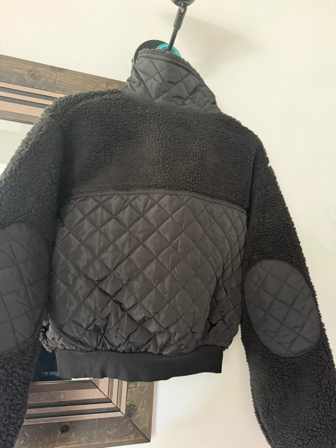 Alo Yoga Sherpa Quilted Jacket Small size Black brand new - photo 5