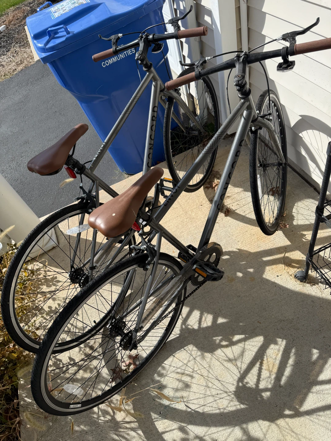 Two Concord Envoy Hybrid Bicycles - photo 2