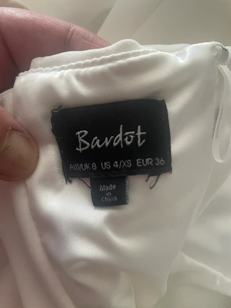 New never worn Bardot Off-Shoulder White Dress - photo 3