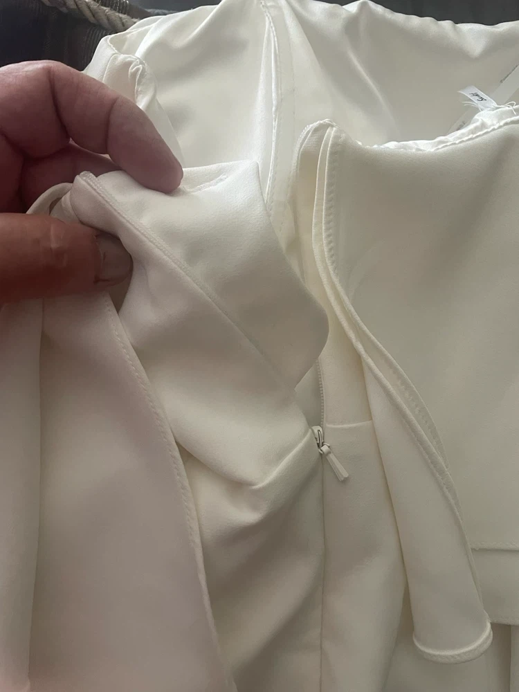 New never worn Bardot Off-Shoulder White Dress - photo 5