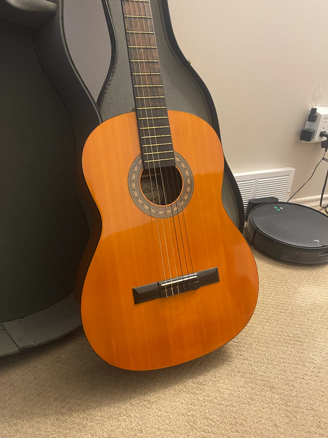 Yamaha Classical Guitar with hard case - photo 3