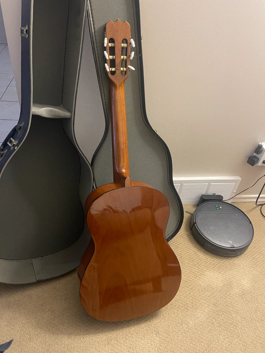 Yamaha Classical Guitar with hard case - photo 4