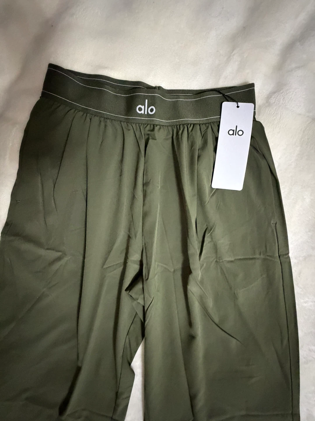 Alo Yoga Suit Up Trouser Olive Green Size Medium brand new - photo 3