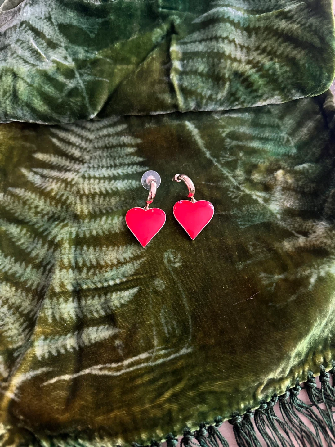 Red heart enamel dangle earrings - photo 2