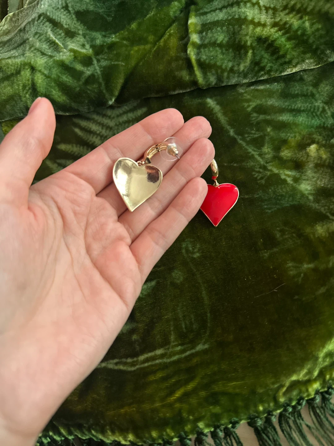 Red heart enamel dangle earrings - photo 4