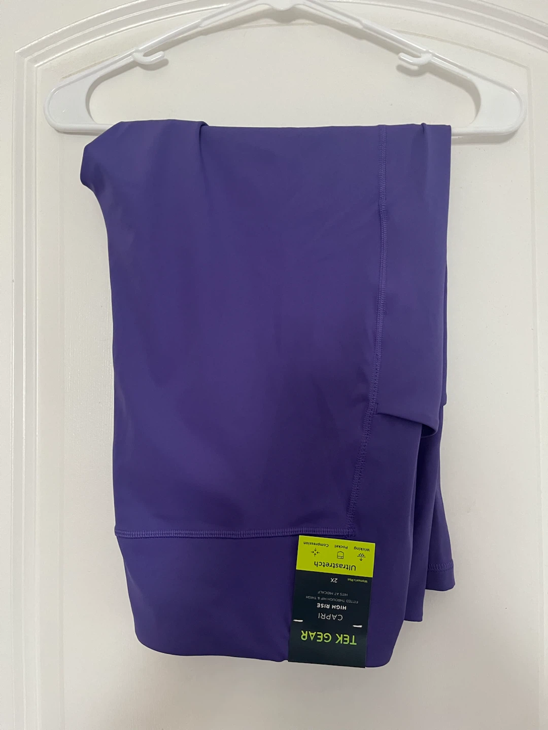 Tek Gear Women's Plus High-Rise Capri Leggings 2X