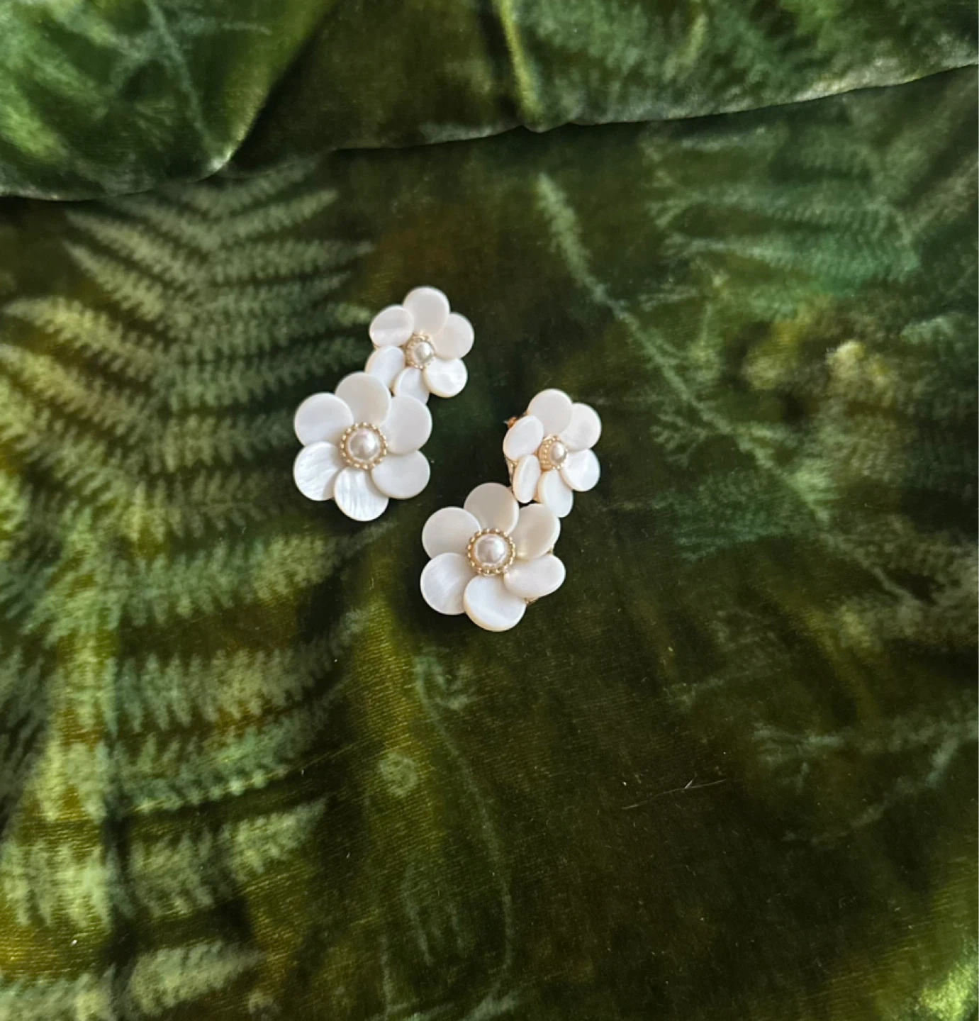 Floral pearl-style drop earrings - photo 3