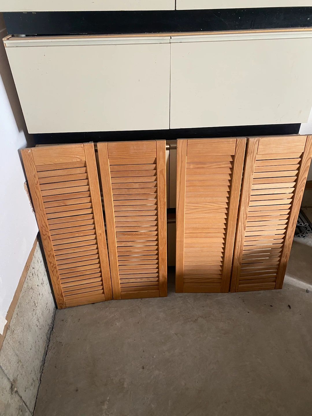 Set of 4 Wood Louvered Shutters