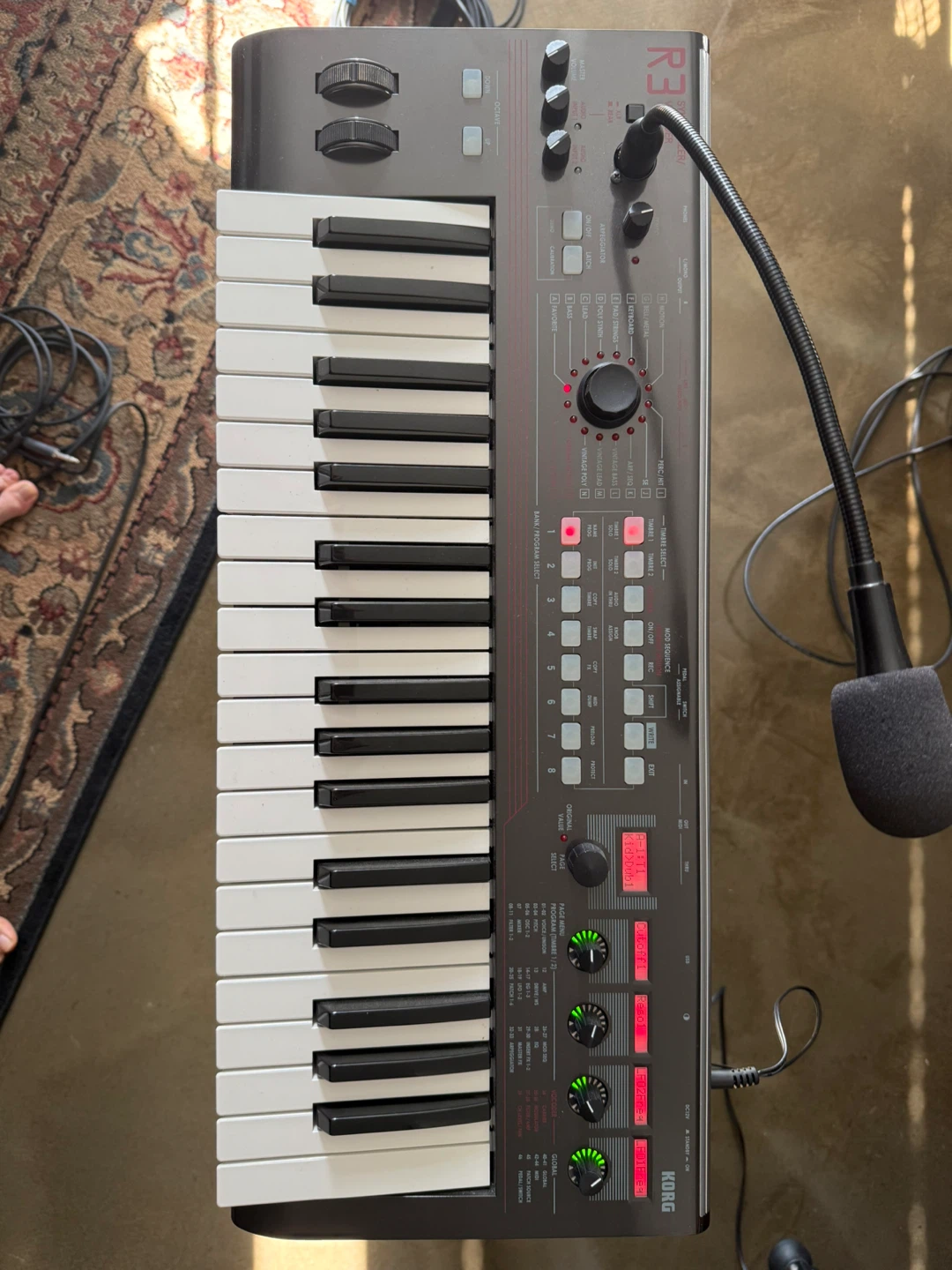 Korg R3 Synthesizer/Vocoder - photo 3