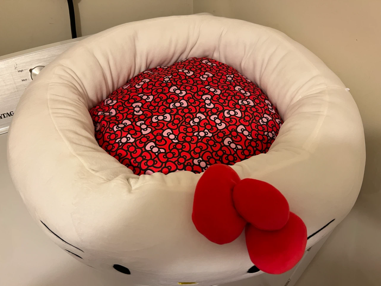 Hello Kitty Pet Bed - photo 2
