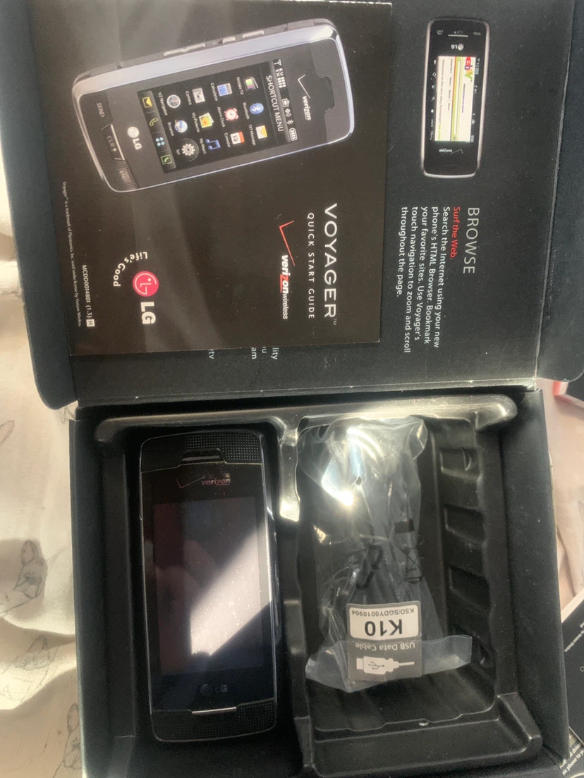 LG Voyager V Cast Multimedia Phone for Verizon - photo 3