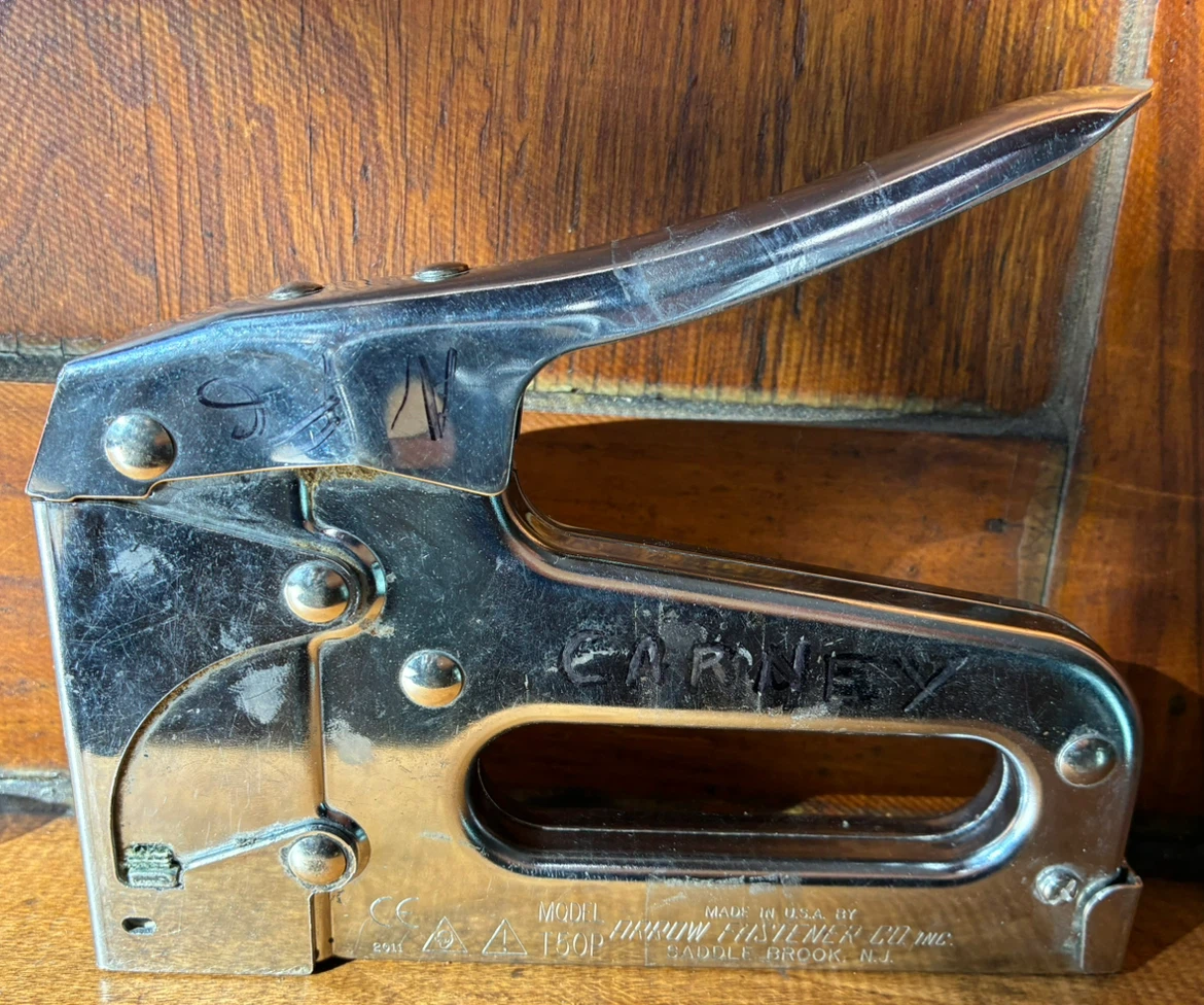 heavy-duty steel staple gun Arrow T50P tool Donlands O'Connor - photo 4