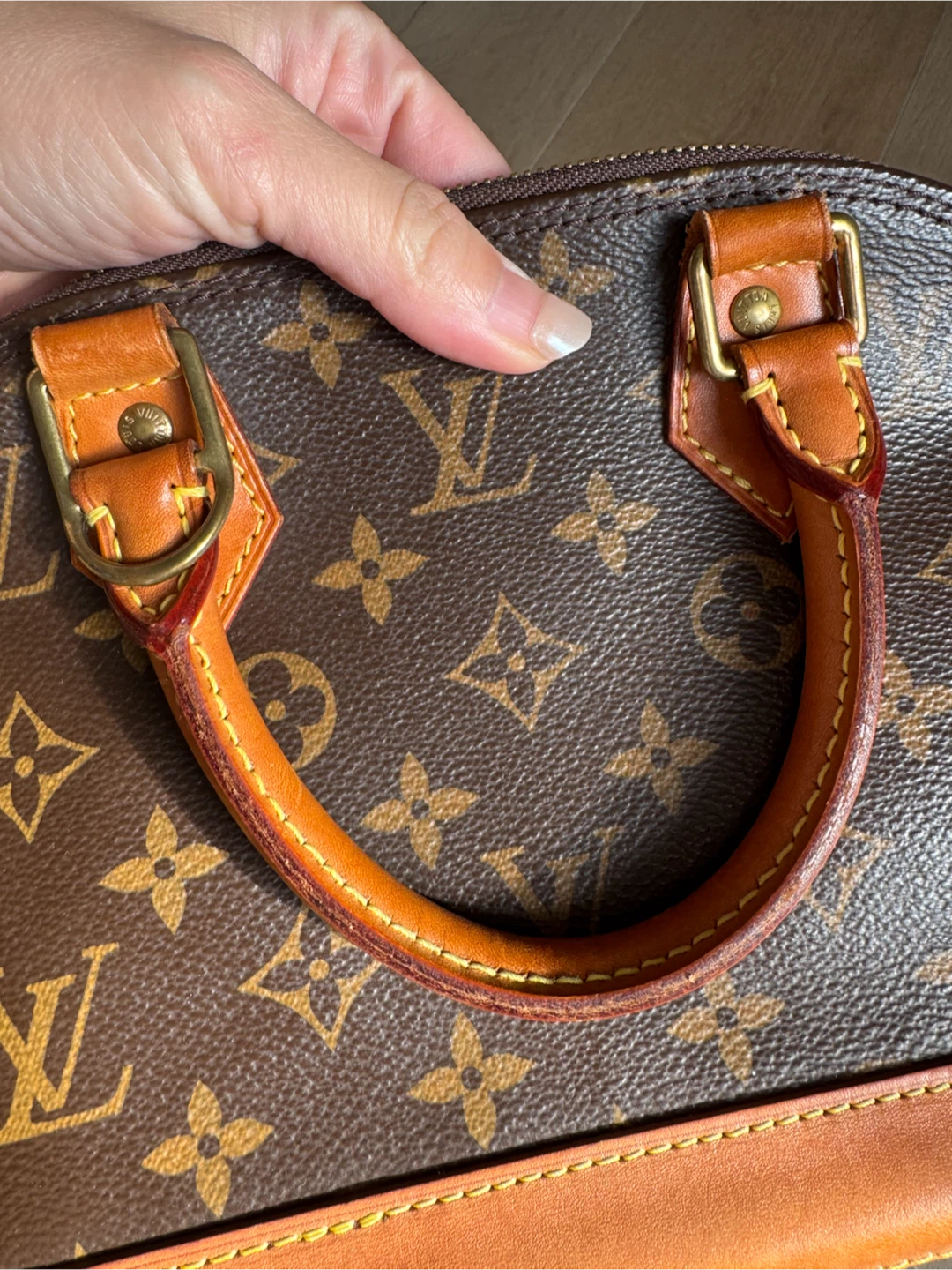 Louis Vuitton Alma BB Handbag - photo 3