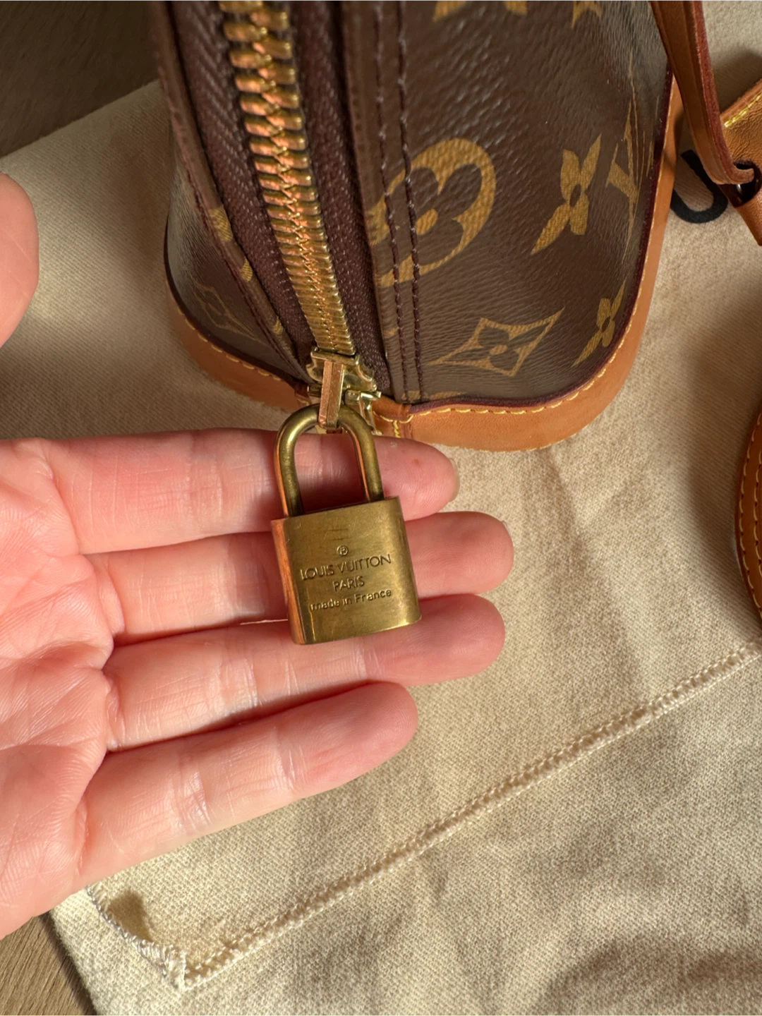 Louis Vuitton Alma BB Handbag - photo 4