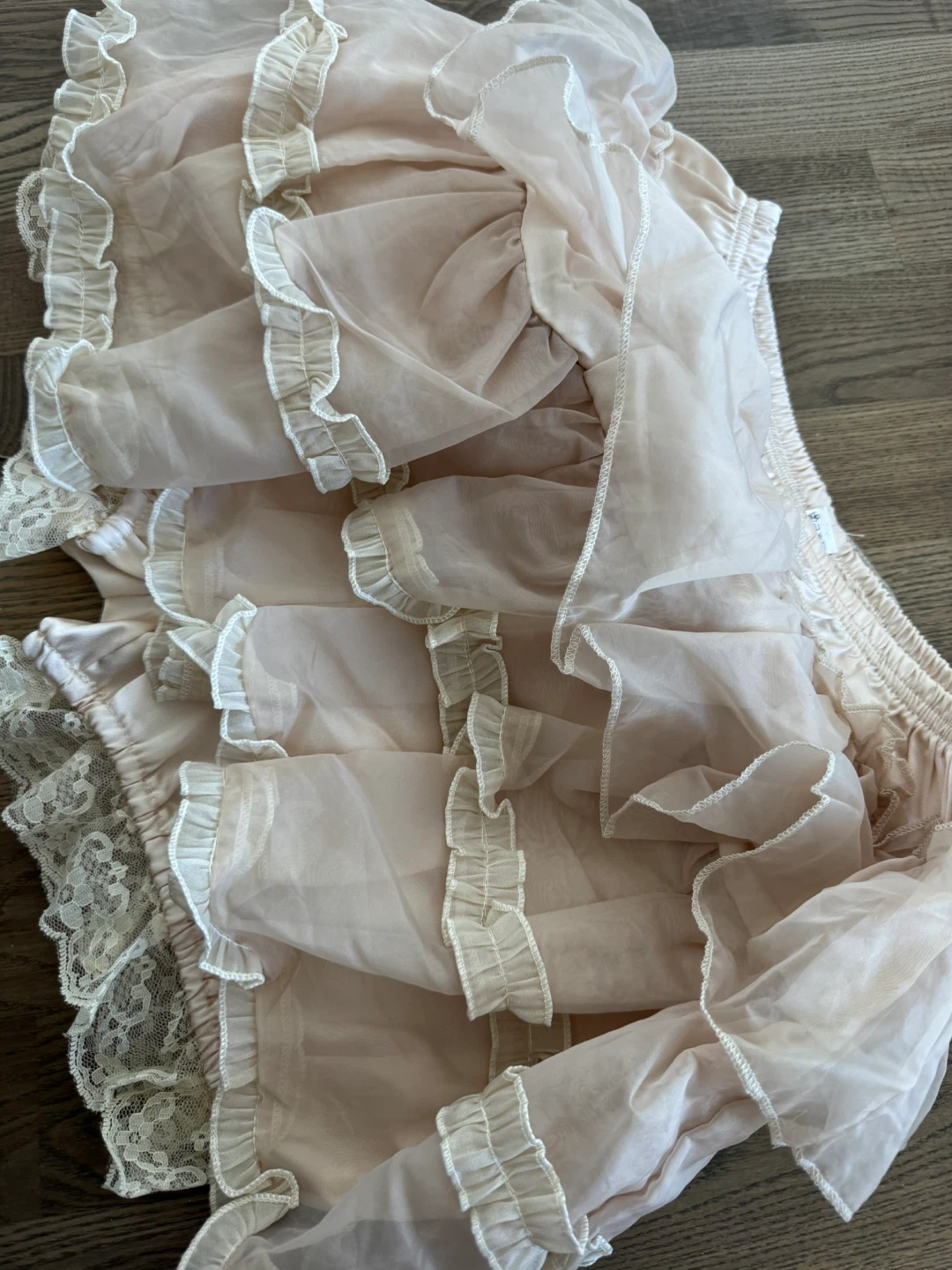 European Designer’s Cream Ruffled Skirt - photo 3