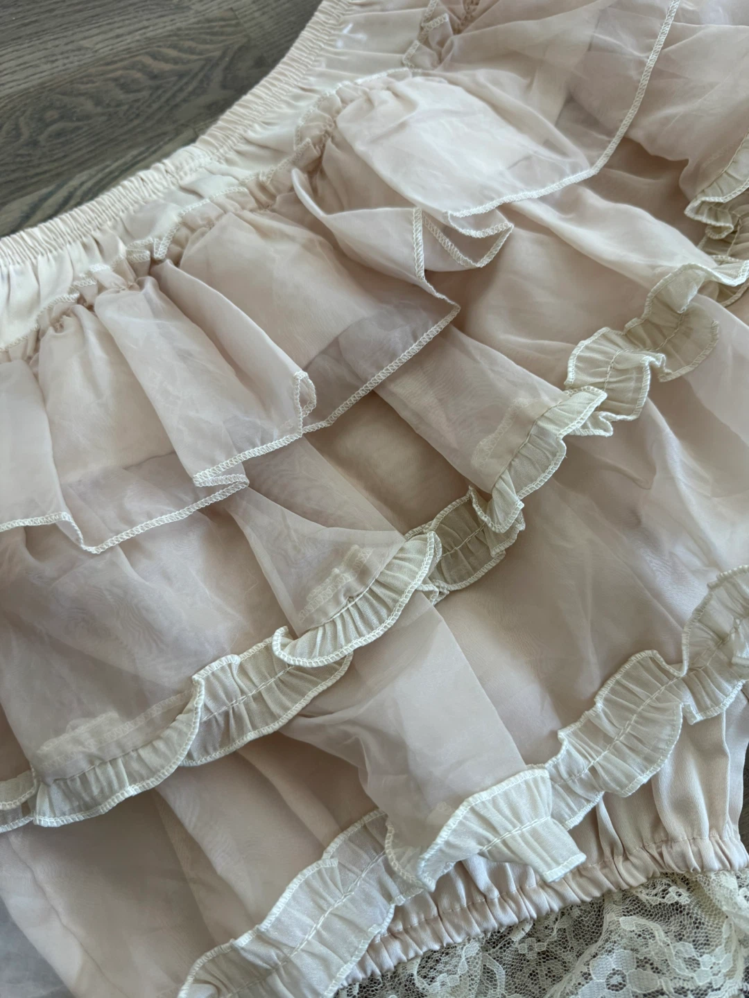 European Designer’s Cream Ruffled Skirt - photo 5