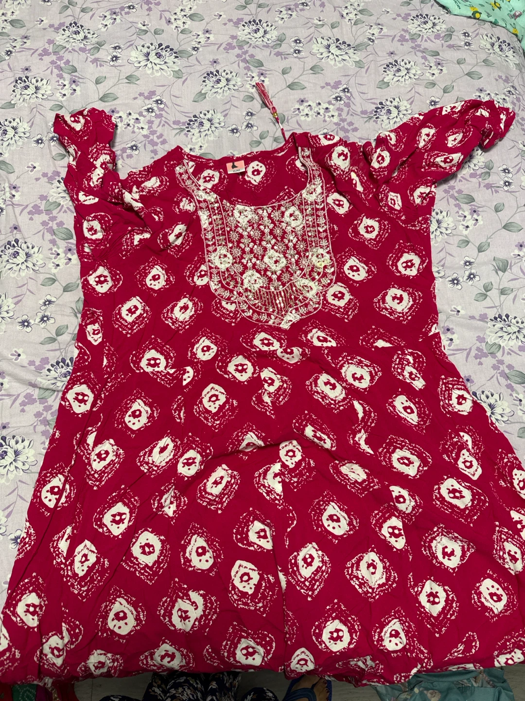 Red patterned kurta with embroidery