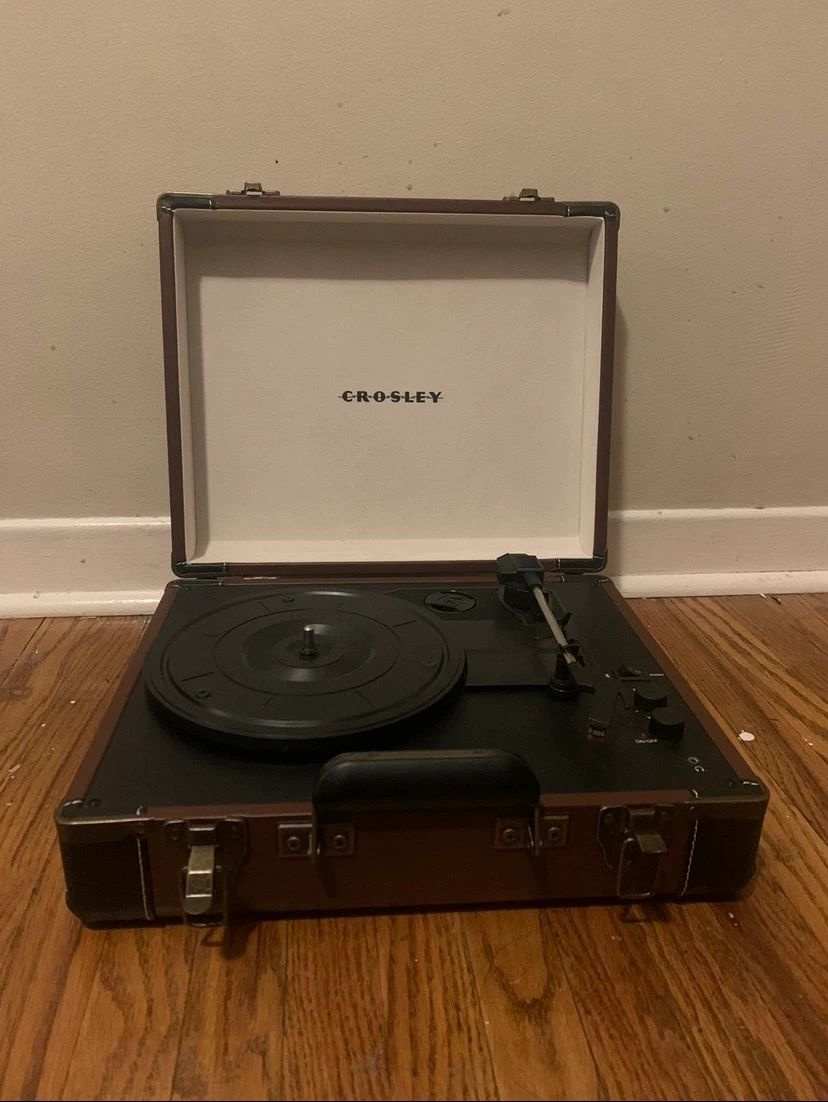 Crosley Portable Turntable Brown suitcase