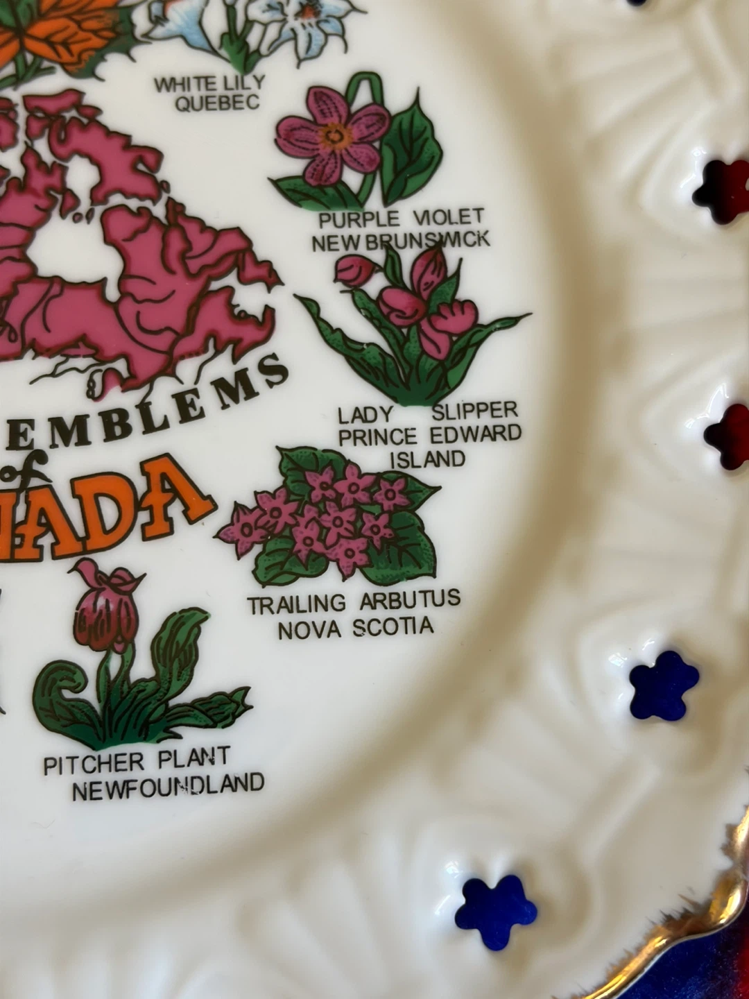 Decorative Canada Floral Emblems Wall Plate - photo 3