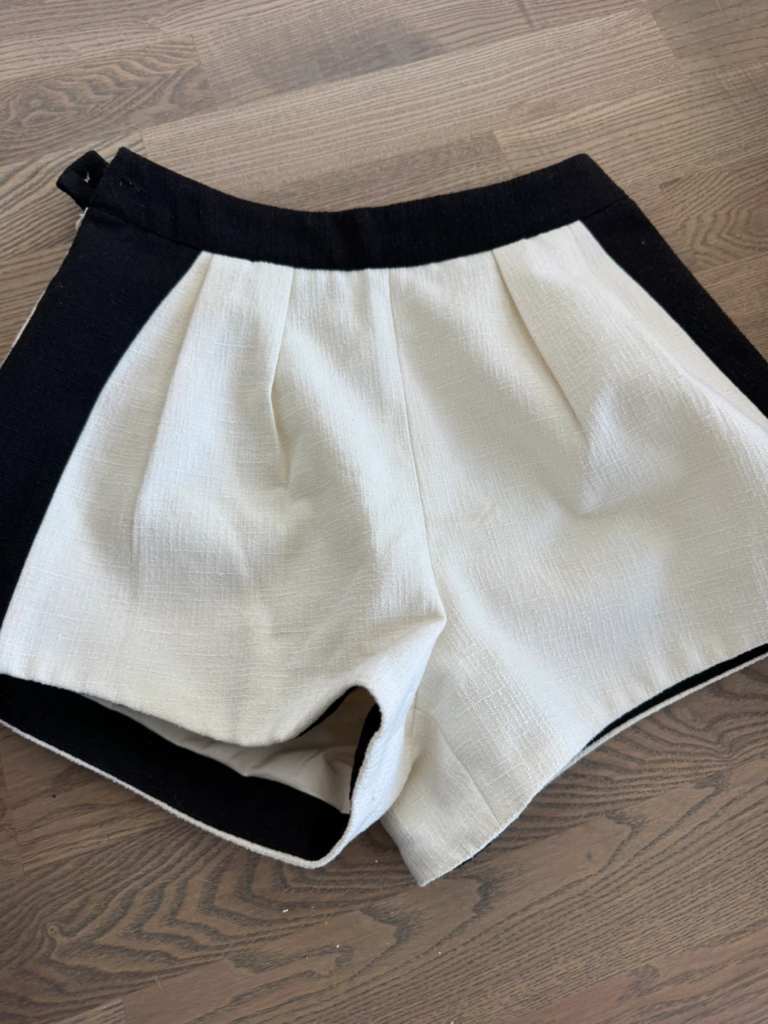 Designer’s Chanel tweed shorts - photo 2