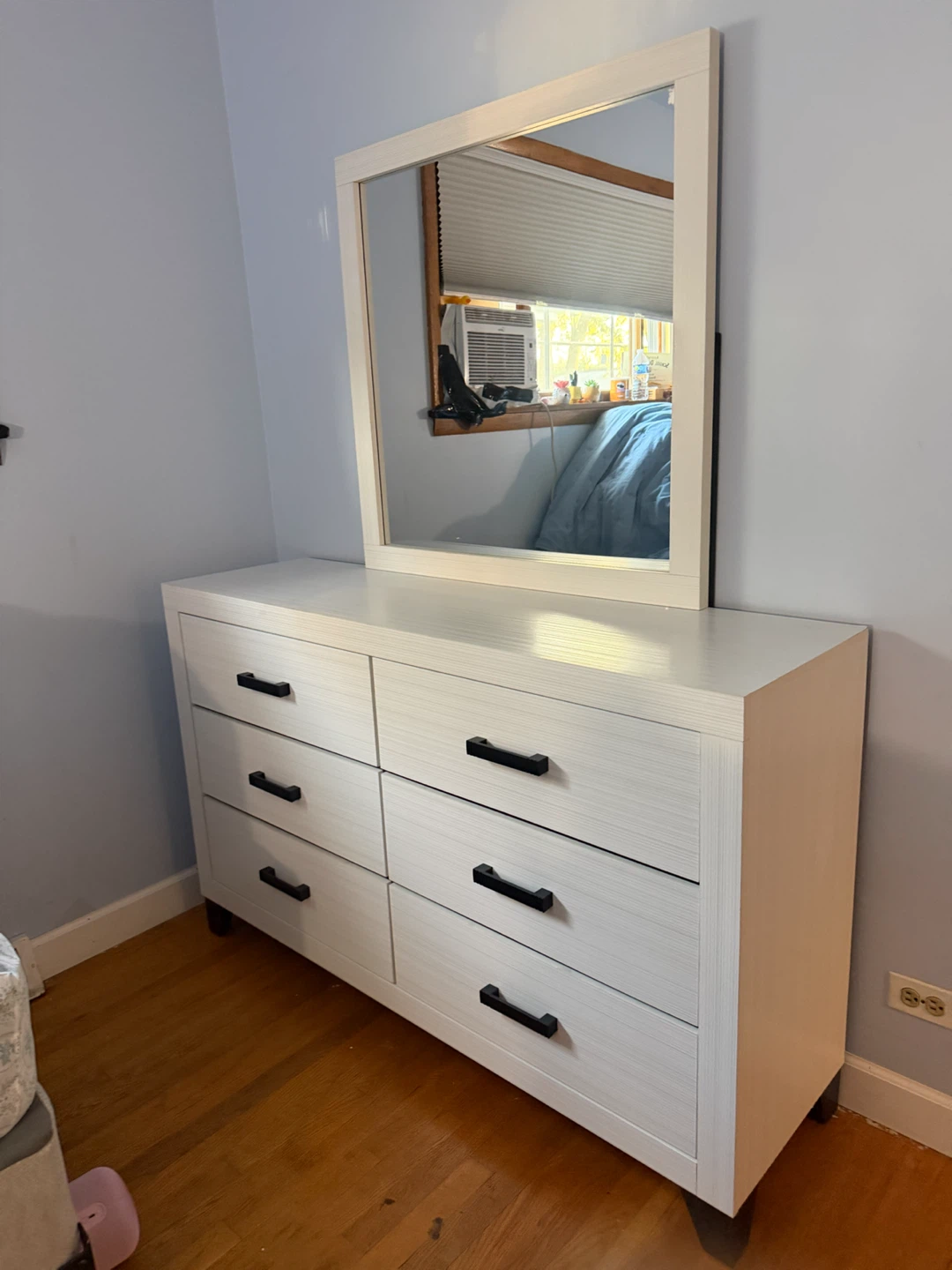 White 6-Drawer Dresser with Mirror