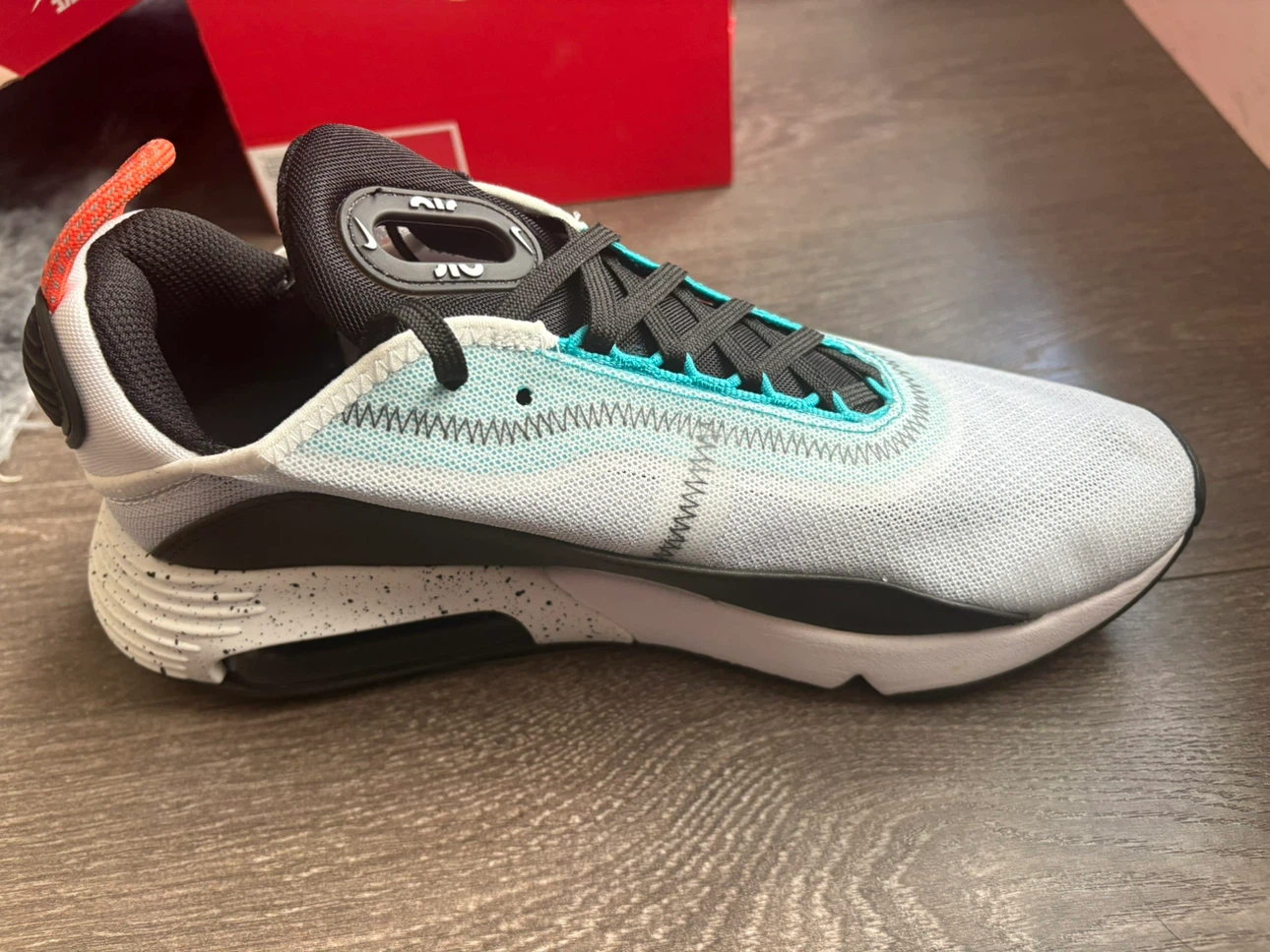 Nike Air Max 2090 Sneakers- New in box- RARE - photo 3