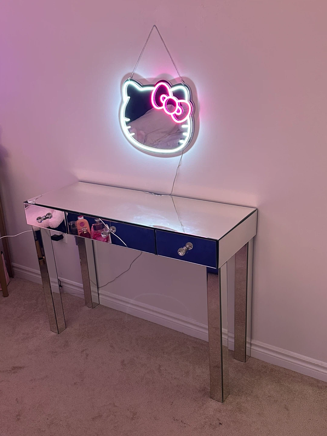 Mirrored vanity table