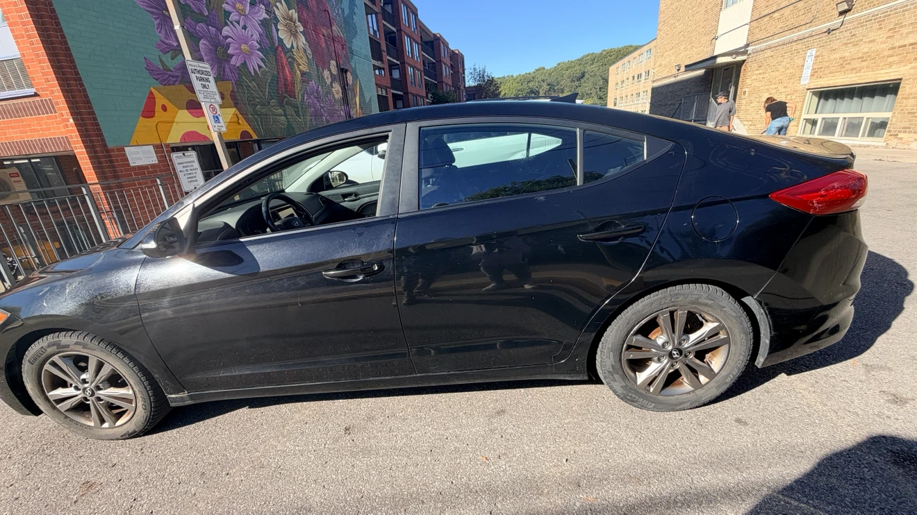 Hyundai Elantra Black Sedan - photo 2