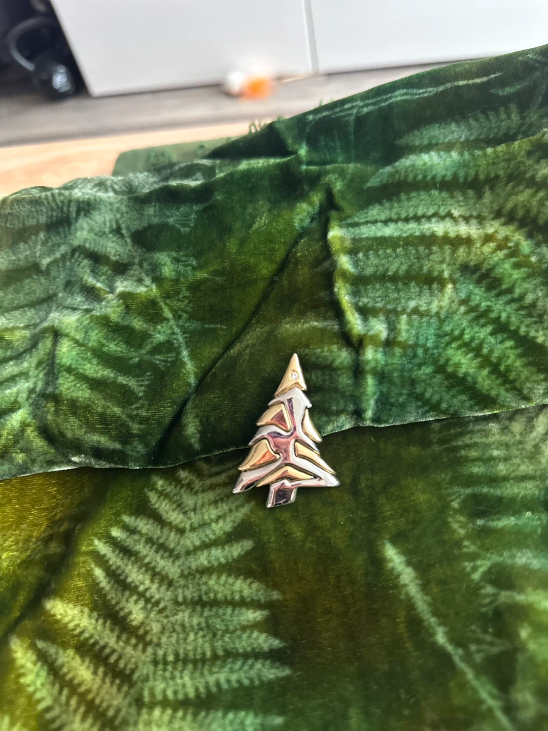 Vintage Liz Claiborne Two-Tone Christmas Tree Pin - photo 2