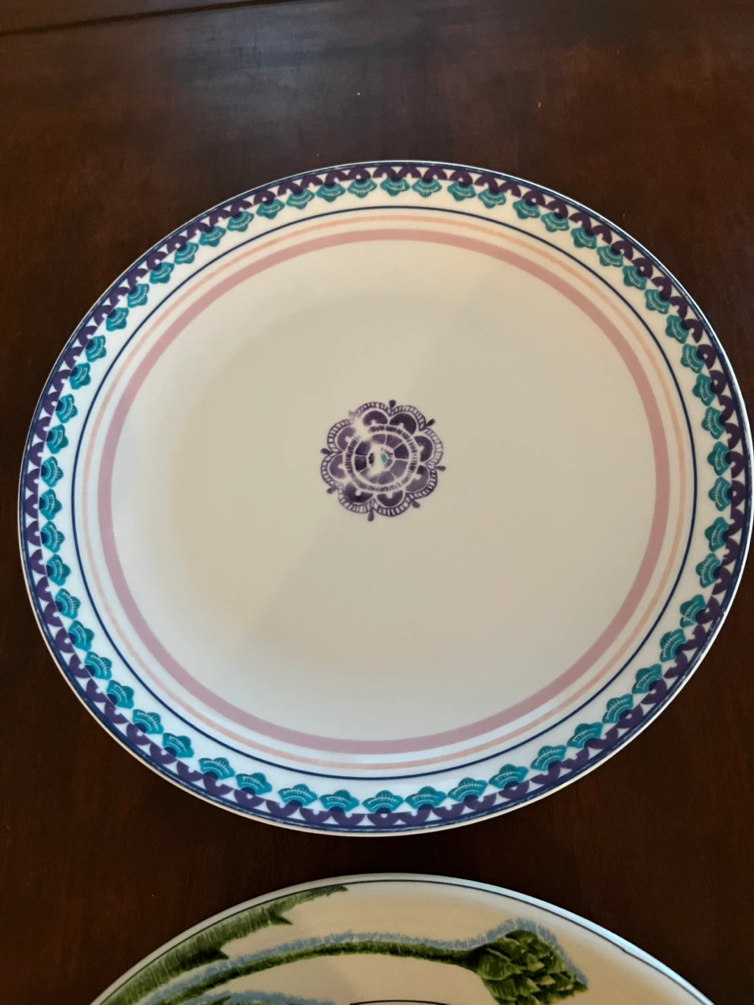 Vintage Two Assorted Dinner Plates - photo 3