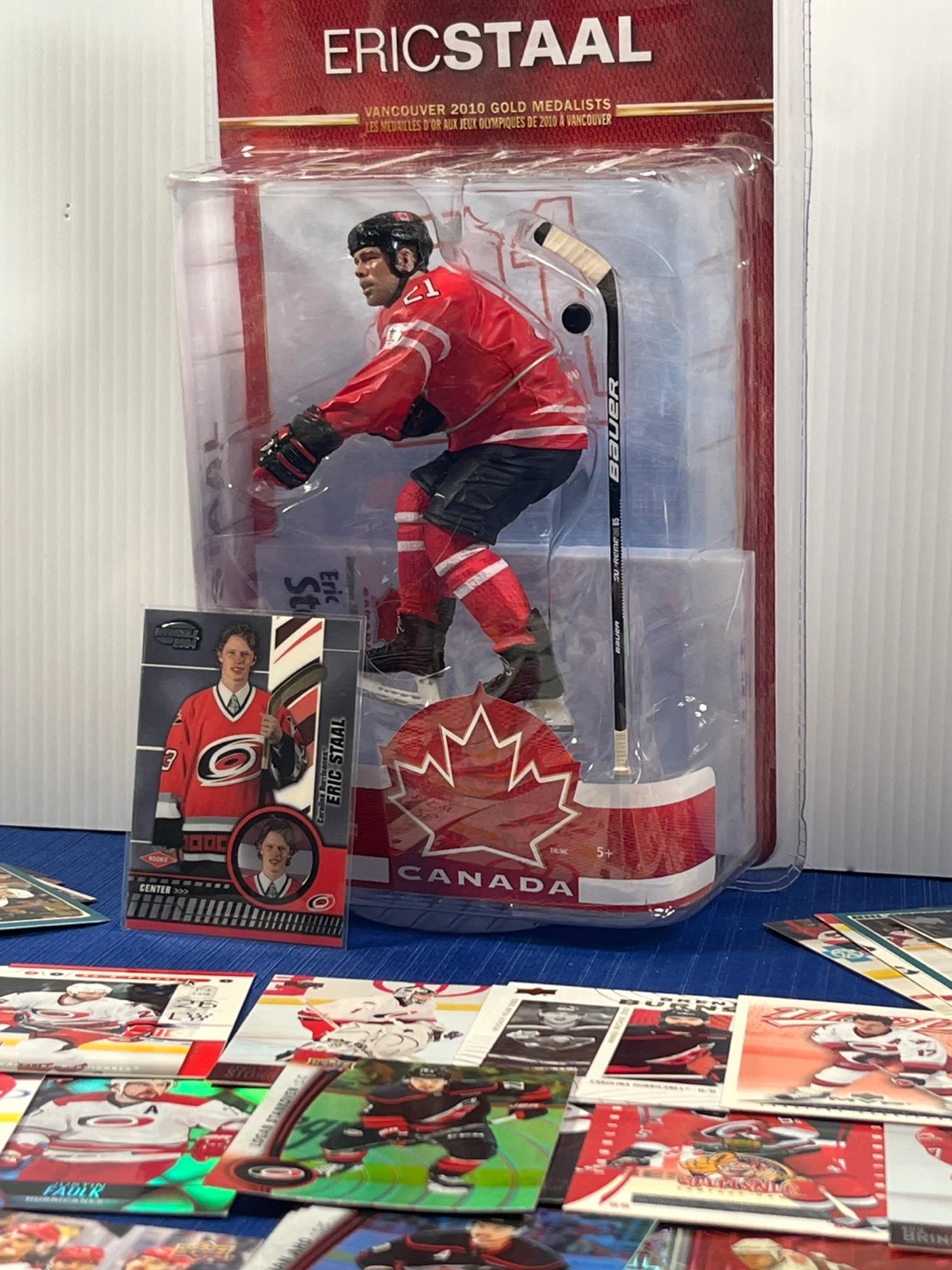 Eric Staal Team Canada McFarlane Figure + BONUS CARDS! - photo 2