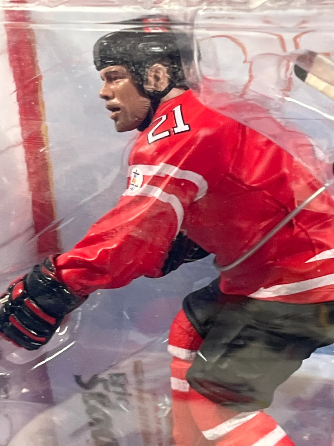 Eric Staal Team Canada McFarlane Figure + BONUS CARDS! - photo 3