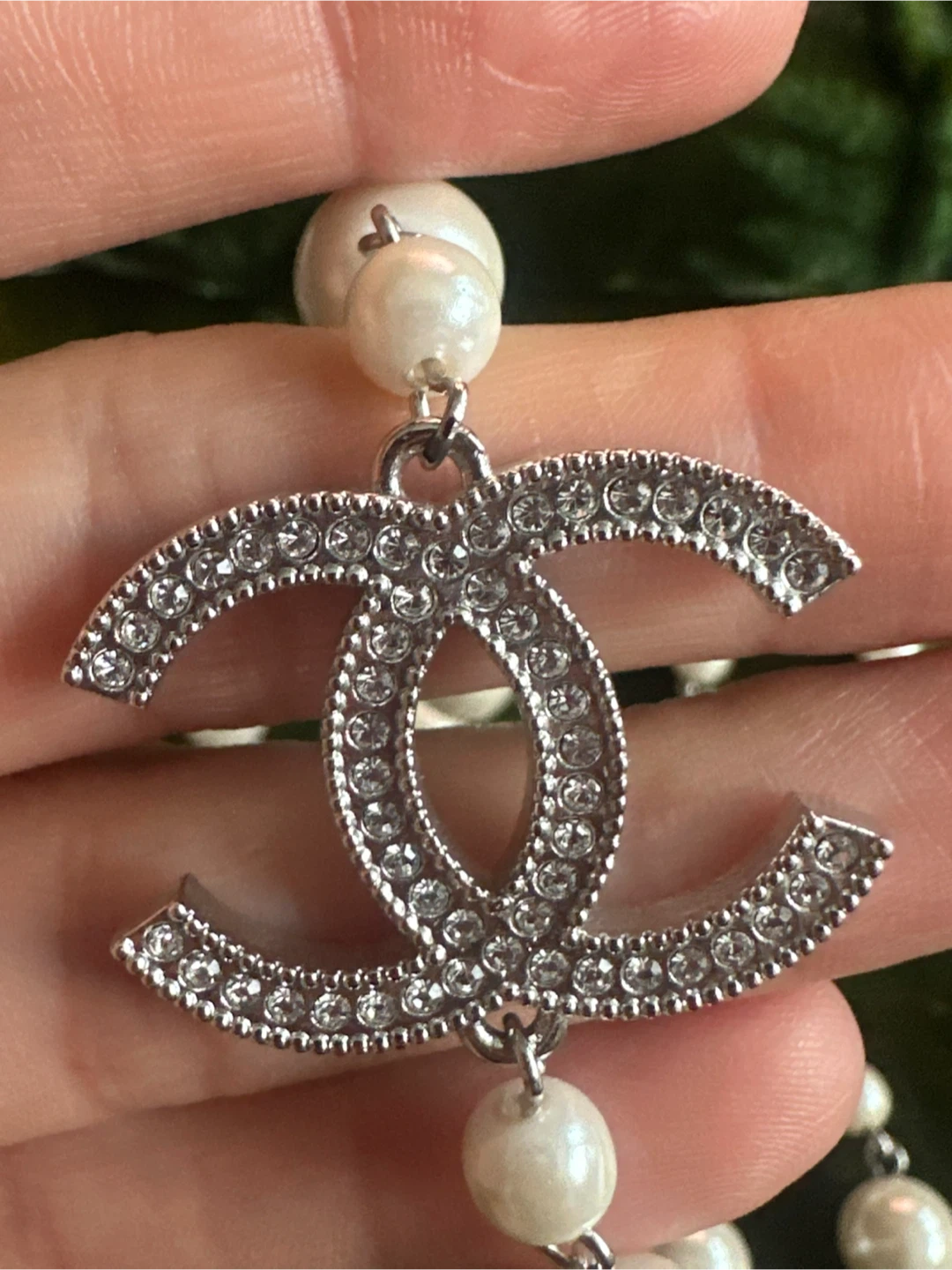 Faux pearl necklace with CC logos - photo 2