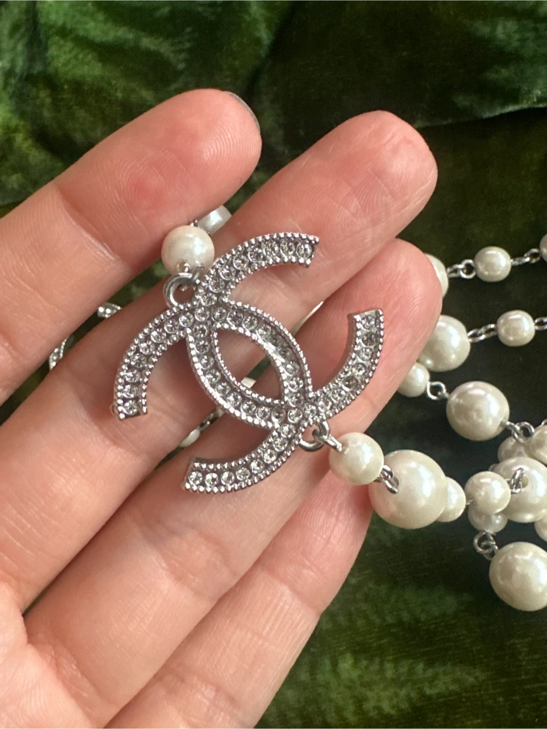 Faux pearl necklace with CC logos - photo 4