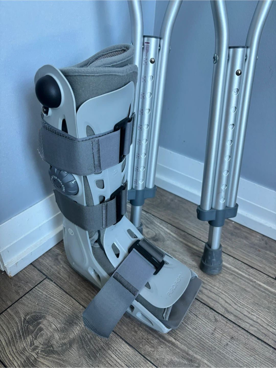 Aircast walking boot and adjustable crutches - photo 2