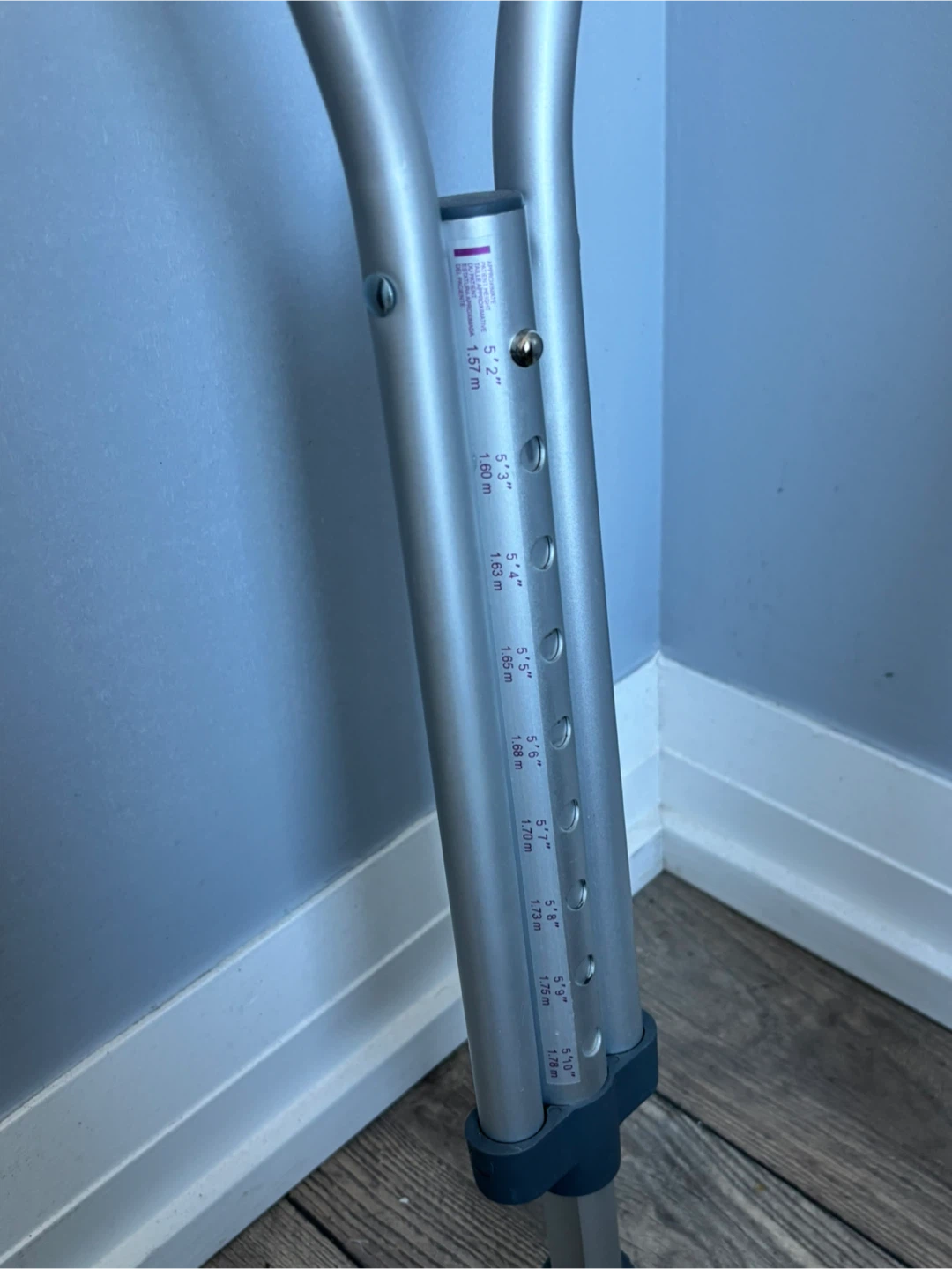 Aircast walking boot and adjustable crutches - photo 5