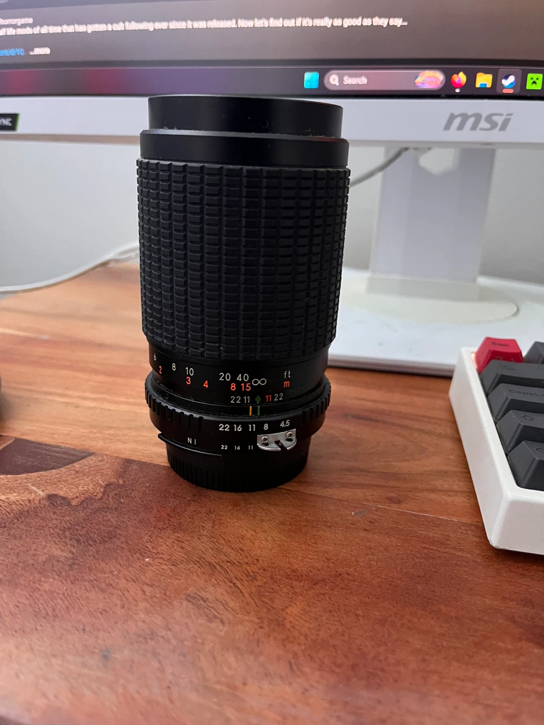 F80-200 zoom lens - photo 2