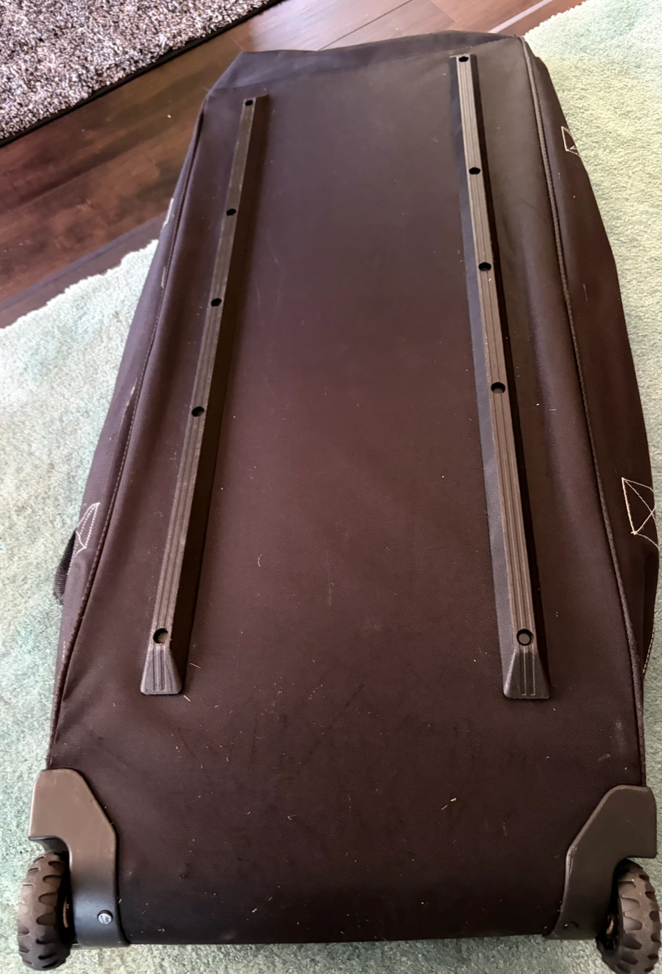 Louisville Slugger roller bag - photo 2