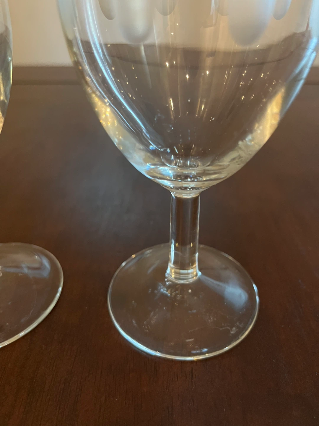 Vintage Set of 2 Etched Polka Dot Wine Glasses - photo 2