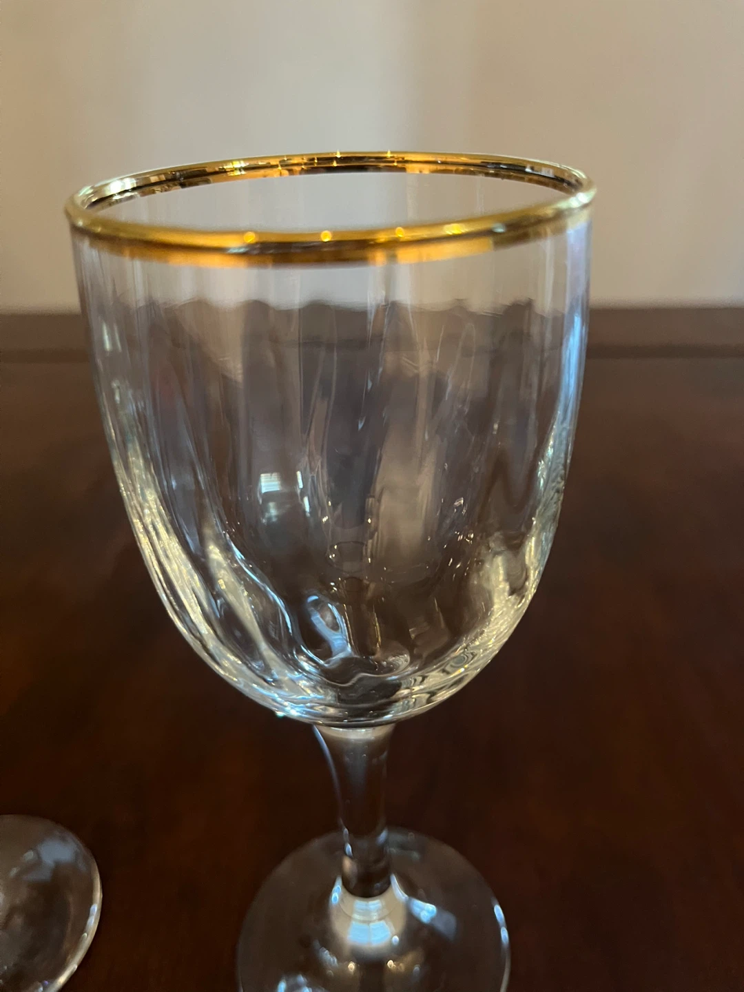 Vintage Set of 2 gold-rimmed wine glasses - photo 3