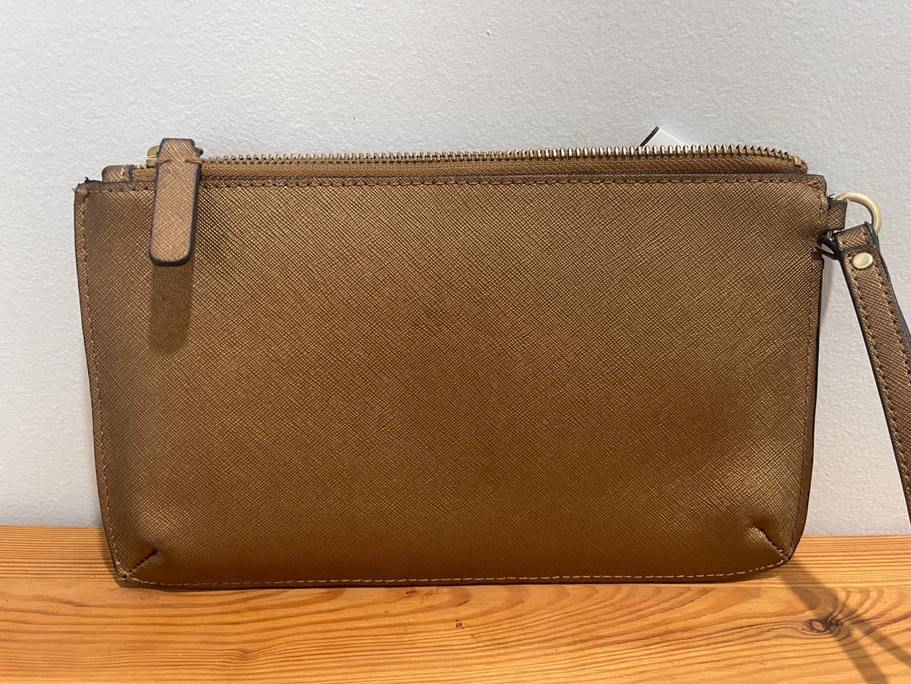 Calvin Klein metallic wristlet pouch - photo 2