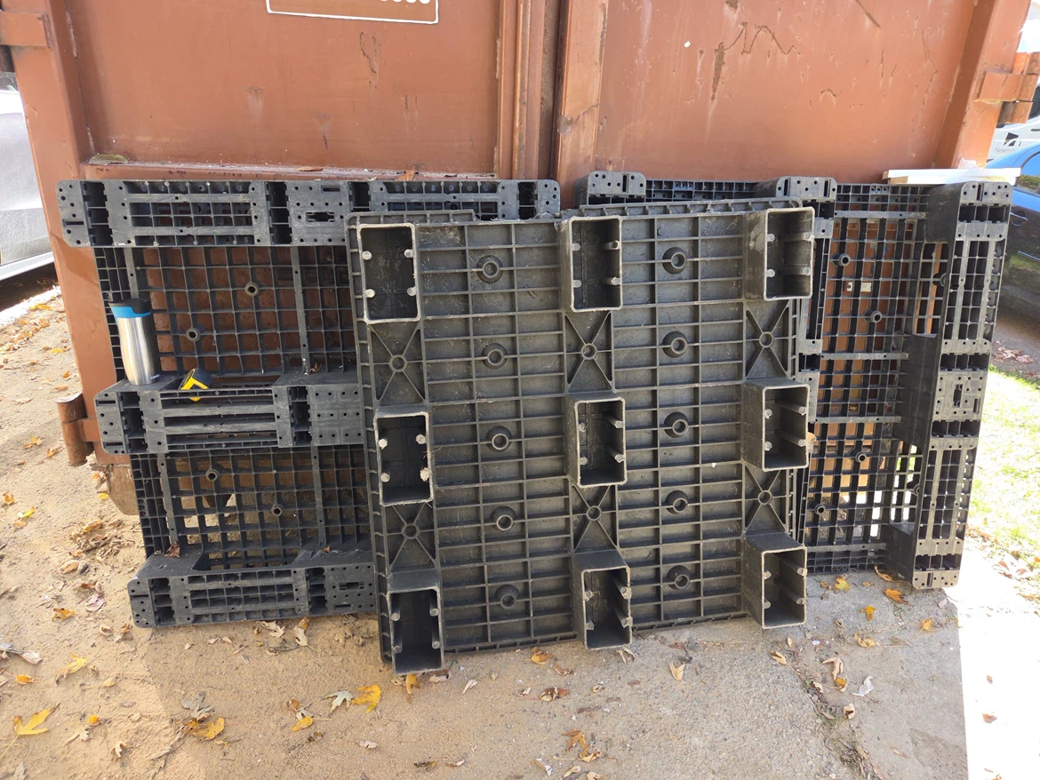 Heavy-Duty Plastic Shipping Pallets