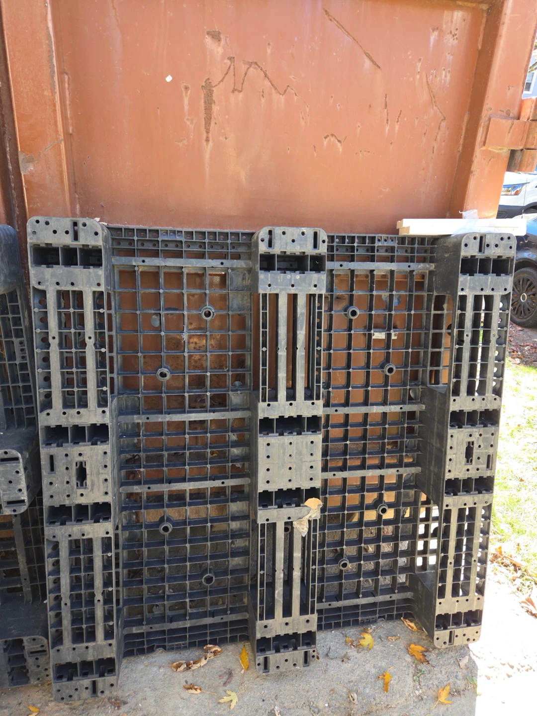 Heavy-Duty Plastic Shipping Pallets - photo 2