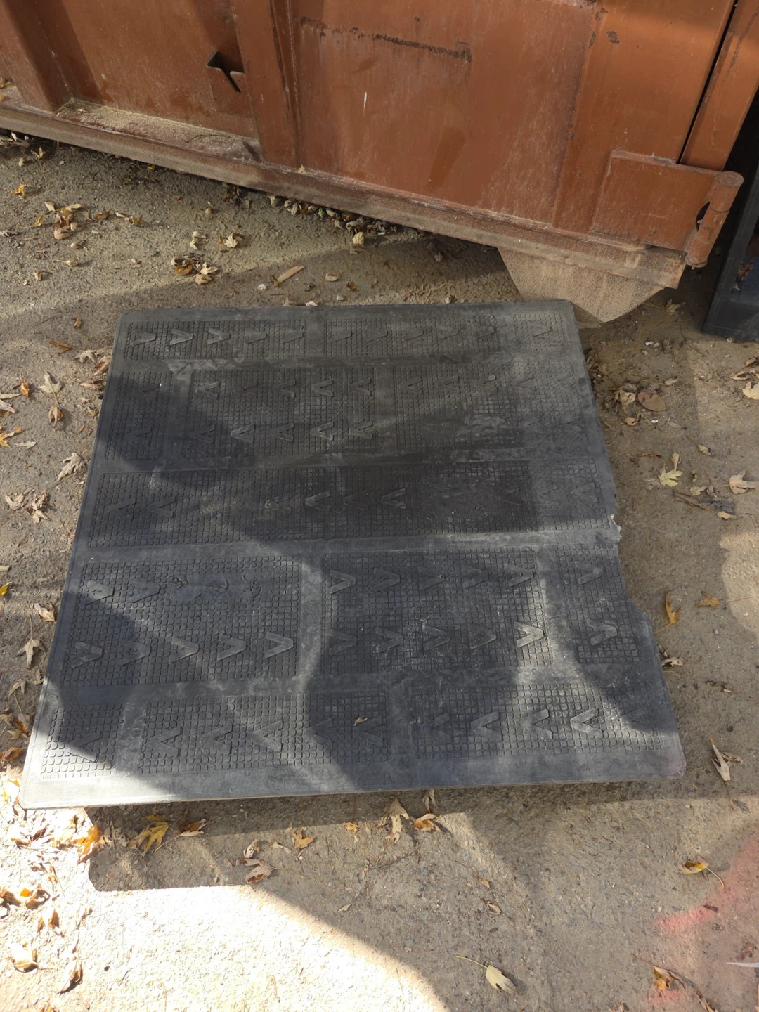 Heavy-Duty Plastic Shipping Pallets - photo 3