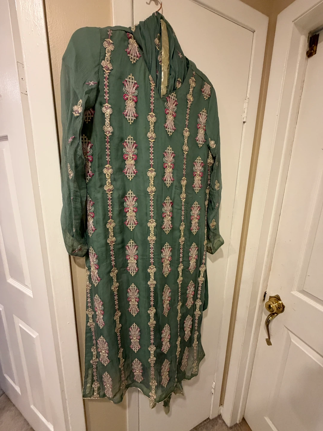 Several 3 pc Pakistani outfits - photo 3