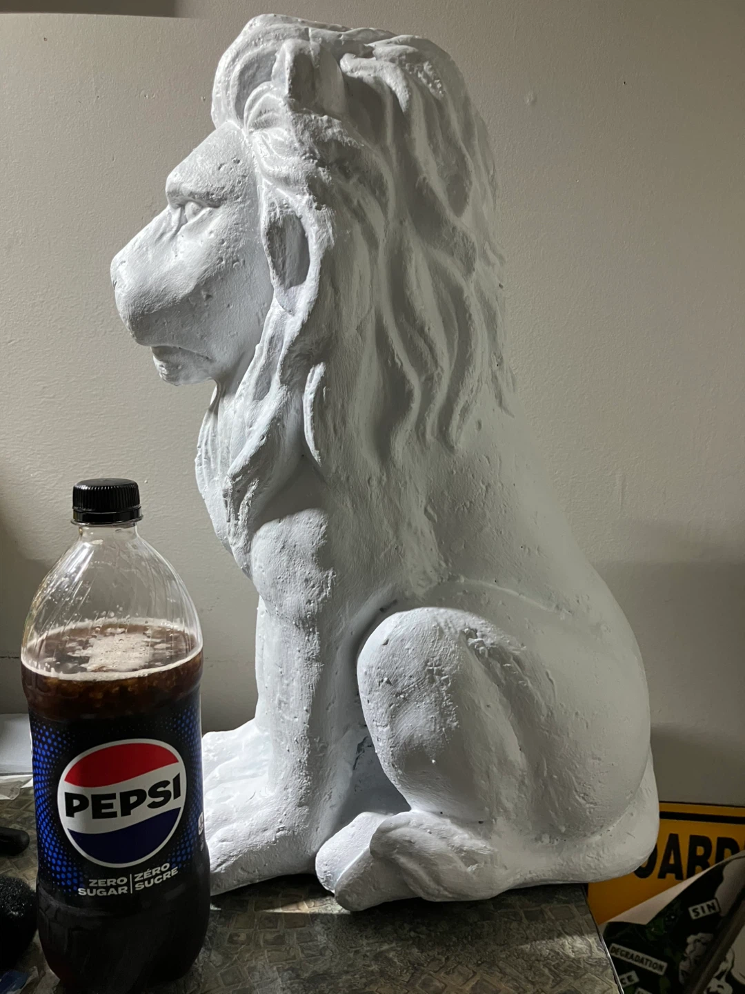 Decorative white lion statue - photo 2