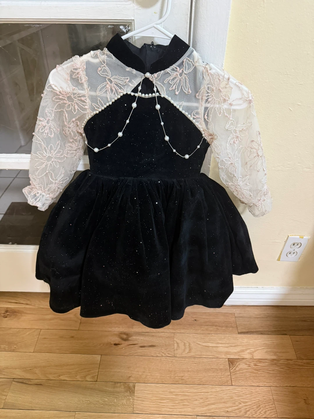 Black velvet girls party dress with lace sleeves - photo 2