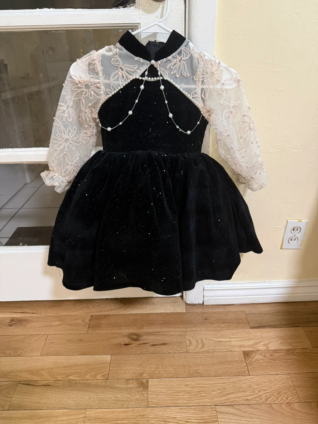 Black velvet girls party dress with lace sleeves - photo 3