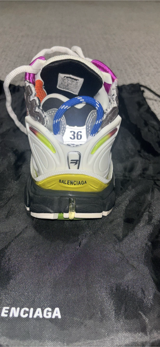 Balenciaga runners size 8 fits big - photo 2
